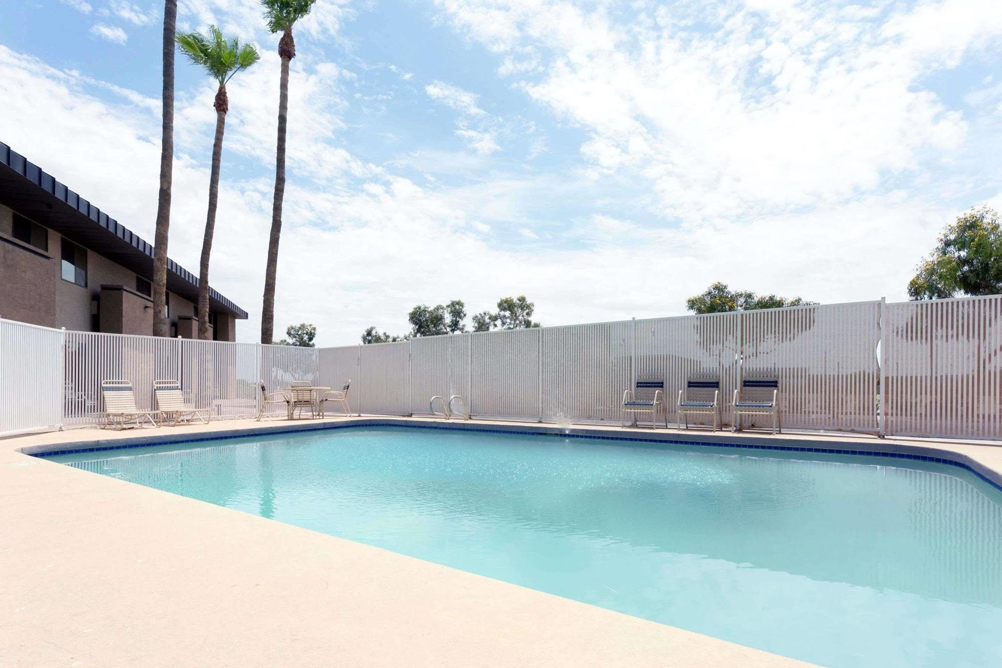 Super 8 By Wyndham Chandler Phoenix Dış mekan fotoğraf